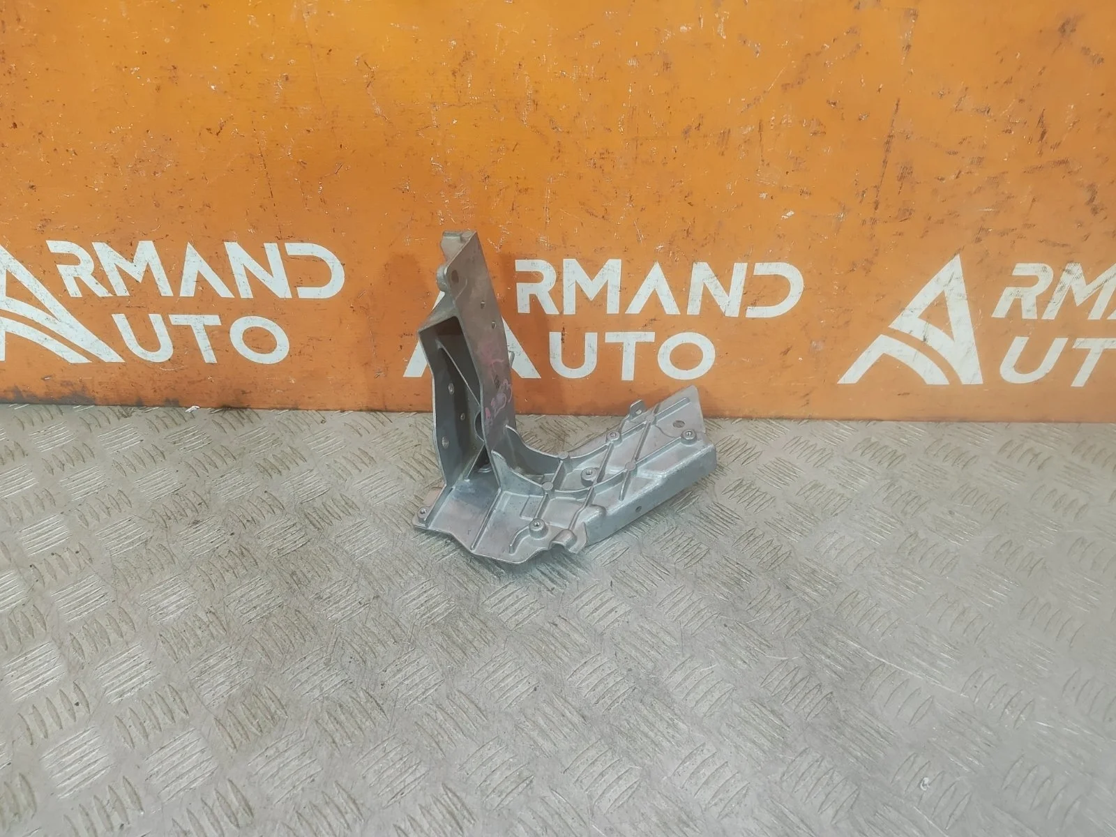 Кронштейн панели передней Mercedes GLC-Class 2015-нв X253