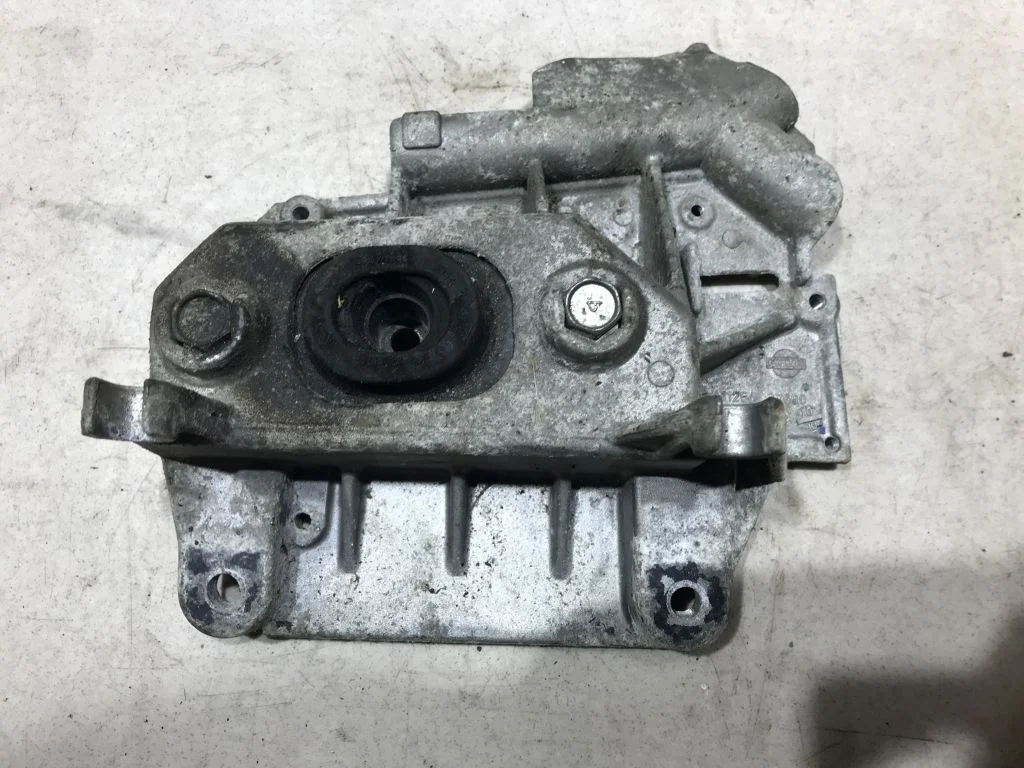 Кронштейн опоры мкпп Nissan Note E11