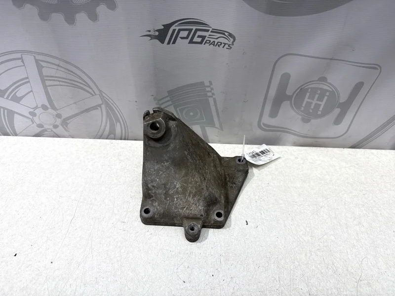 Кронштейн двигателя правый Mercedes-benz CLS 2005 W219