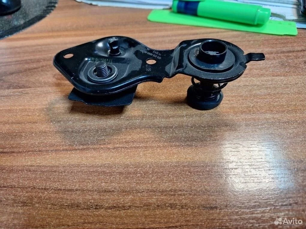 Замок капота Mercedes-Benz E-класс W211/S211 рестайлинг (2006—2009)