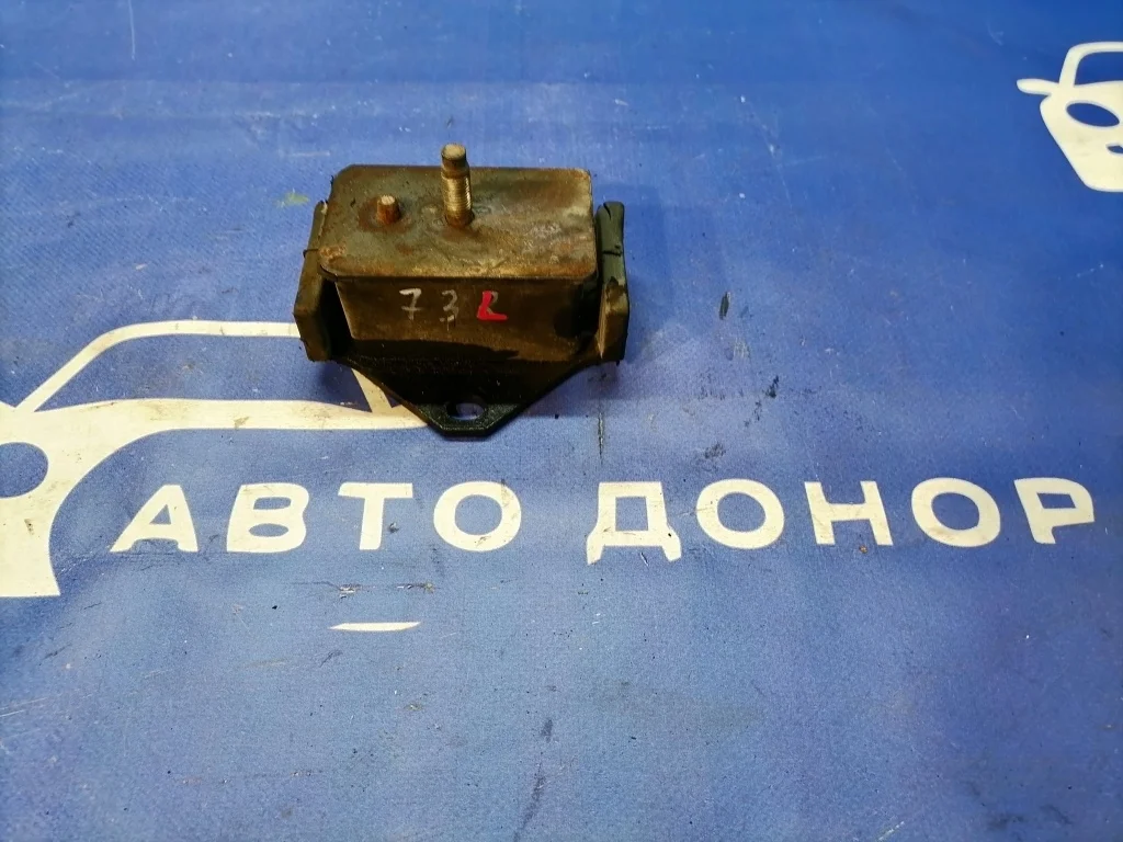 подушка двигателя MITSUBISHI DELICA PE8W 4M40