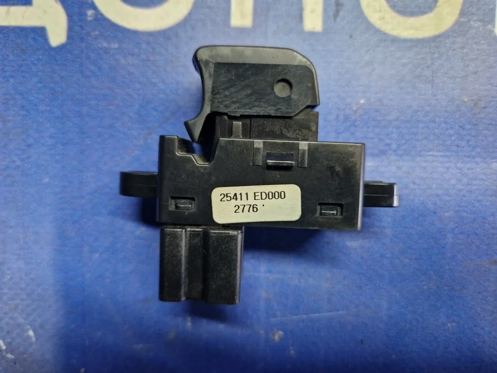 кнопка стеклоподъемника NISSAN TIIDA SC11 HR15DE