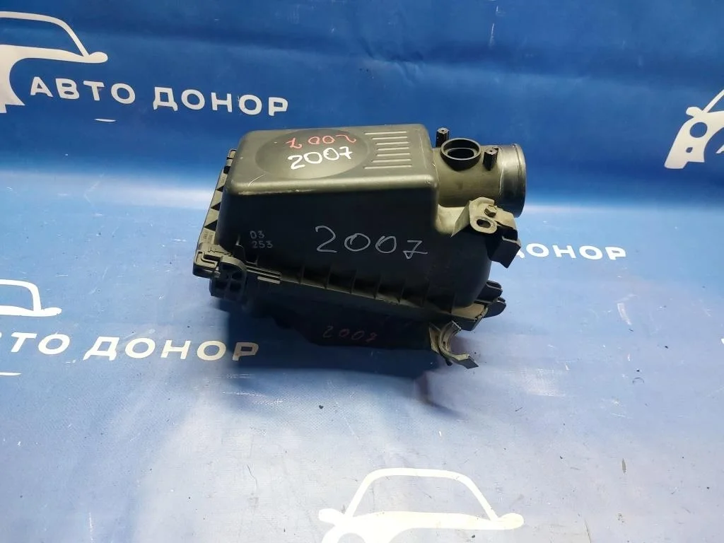 корпус воздушного фильтра TOYOTA AVENSIS AZT250 1AZFSE