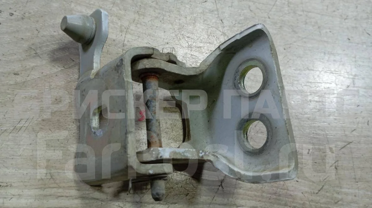 Петля двери пер правой Пежо 308