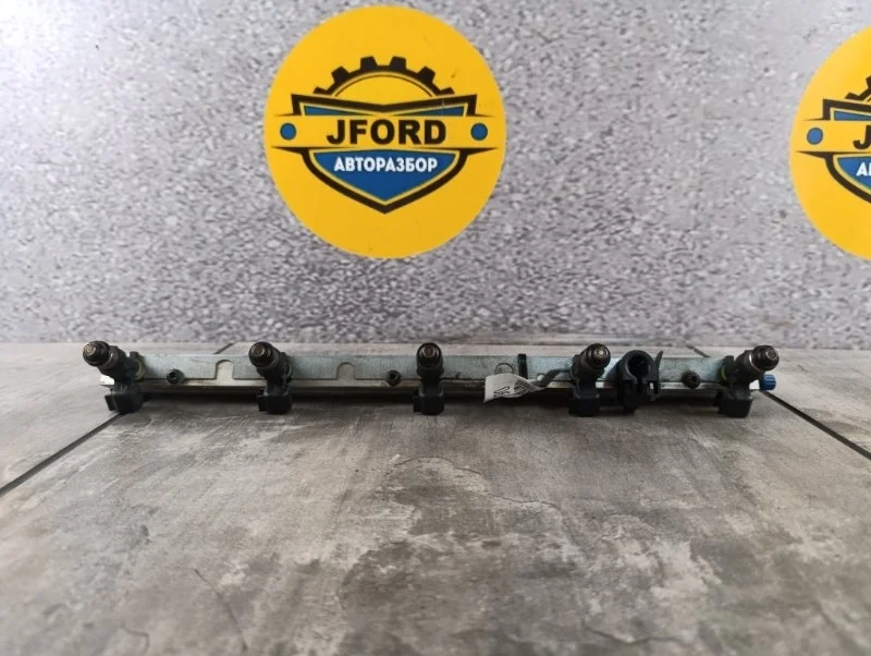 Рампа топливная Volvo V40 2015 MV