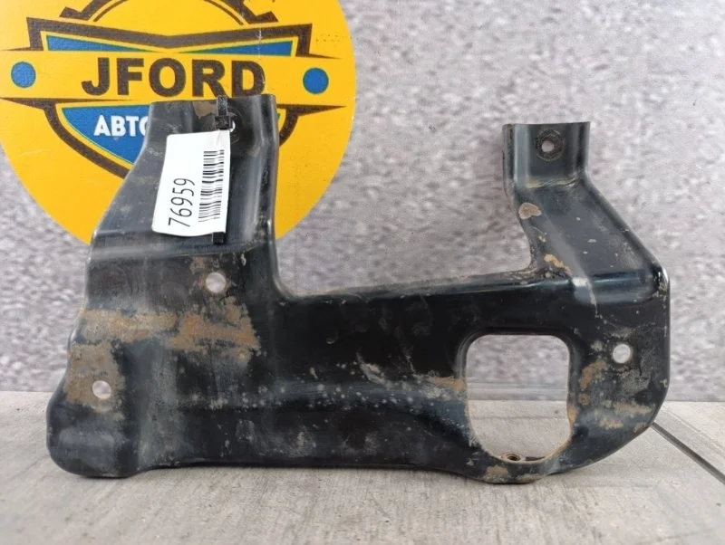 Кронштейн бампера Mitsubishi Pajero 4 2007 V98W