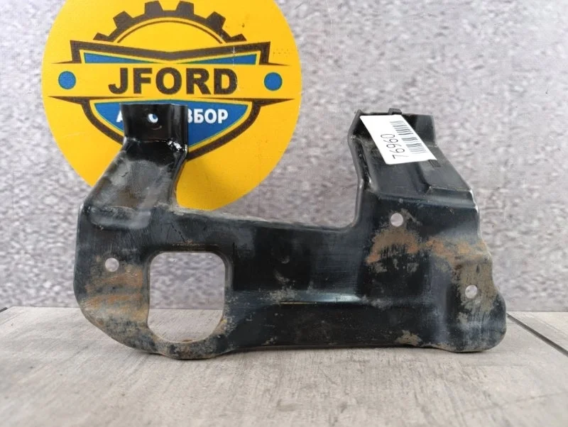 Кронштейн бампера Mitsubishi Pajero 4 2007 V98W