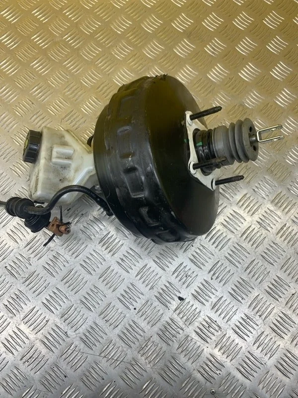 Цилиндр тормозной главный Land Rover Range Rover Evoque I (2011-2018) 2014 LR014430 2.2 D 224DT