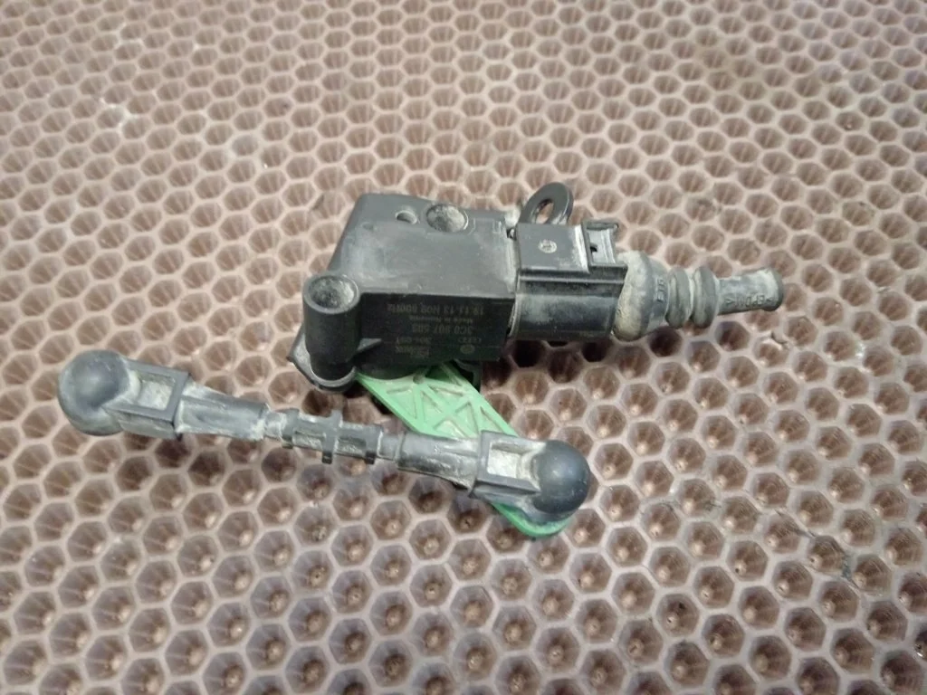 Датчик высоты дорожного просвета Audi A8 2013 D4