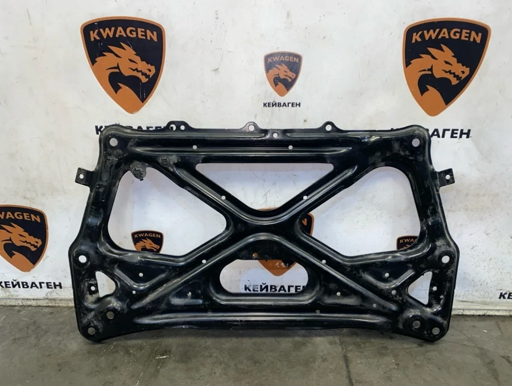 Кронштейн подрамника Audi A6 2015 C7