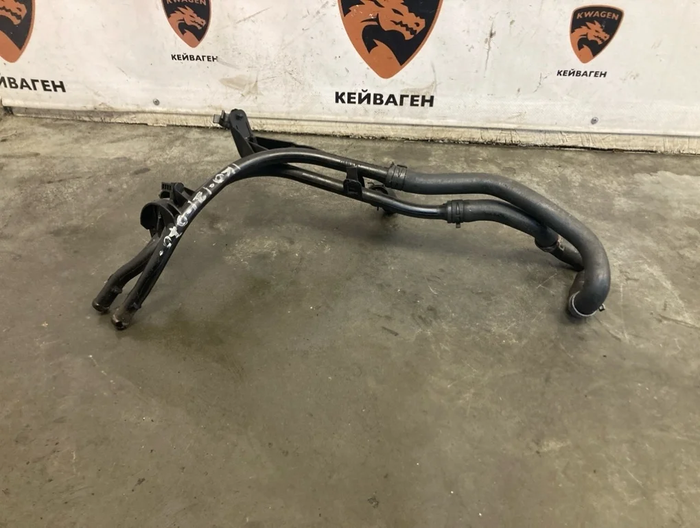 Патрубок системы охлаждения Volkswagen Passat 2010 B6