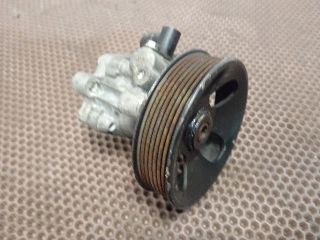 Насос гидроусилителя руля Hyundai Grand Starex 2012