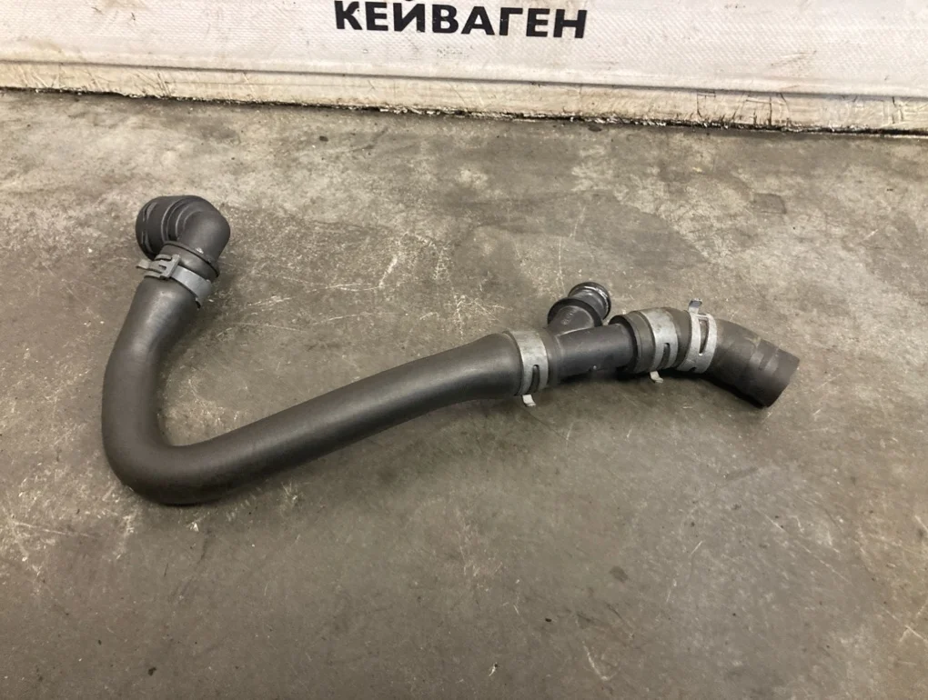 Патрубок системы охлаждения Audi A3 2013 8V