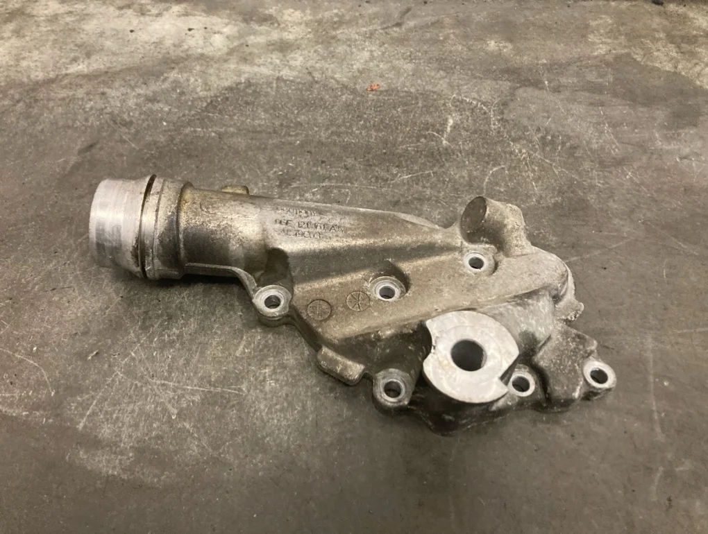 Фланец системы охлаждения Volkswagen Touareg 2011 7P