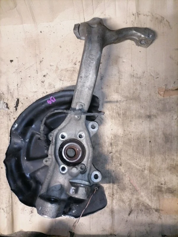 Кулак Audi A6 2007 4F5