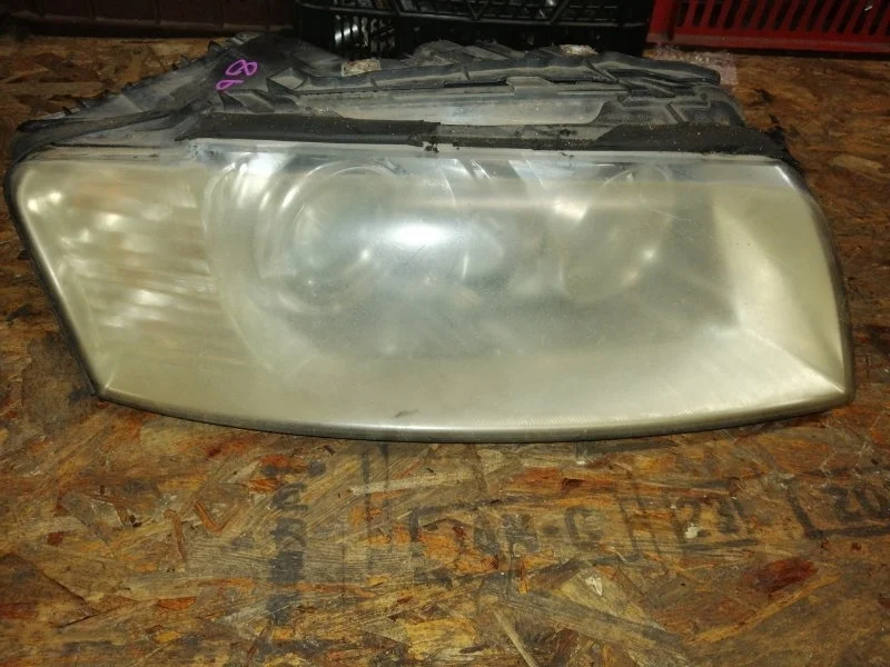 Фара Audi A8 4E D3