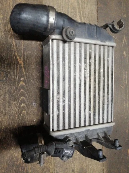 Интеркулер Audi A4 2003 8E5