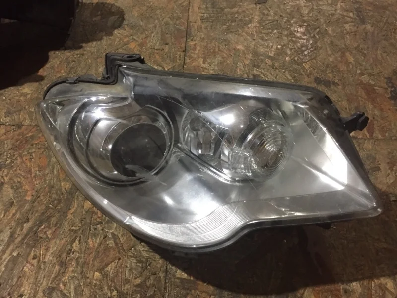 Фара ксенон Volkswagen Touran 2009 1T2