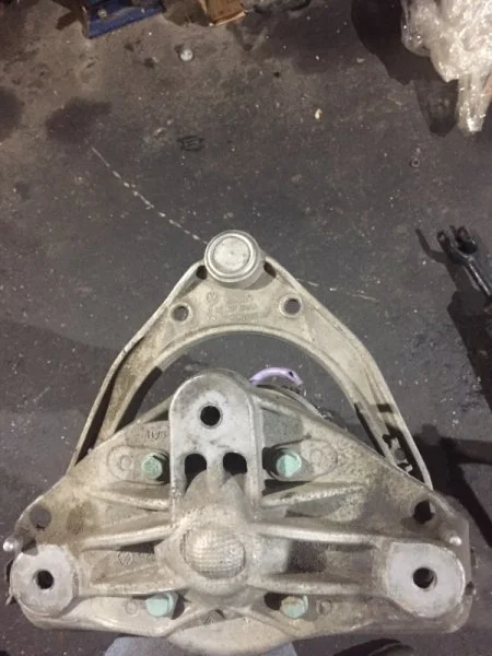 Рычаг подвески Volkswagen Touareg 2002-2015