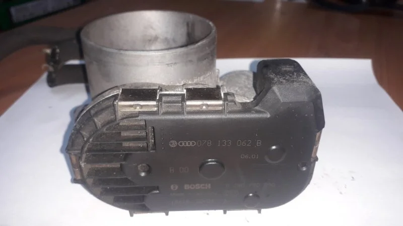 Блок дроссельной заслонки audi A4 2002 8E2