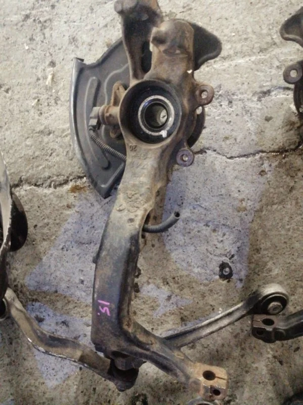 Кулак Audi A6 2000 4B2