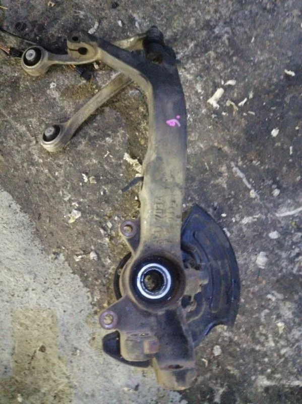 Кулак Audi A6 Allroad 2003 4B