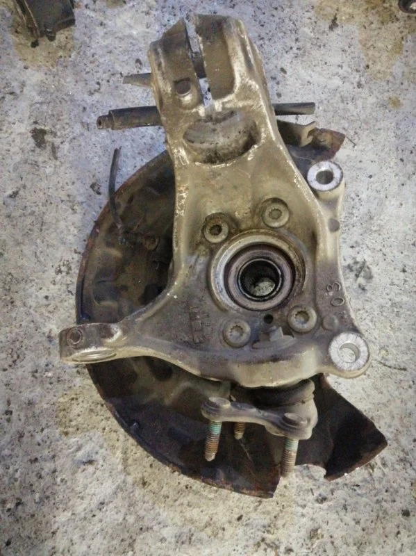 Кулак Volkswagen Passat 2007 3С5