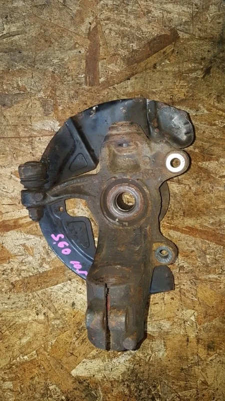 Кулак Volvo S60 2011 Y20