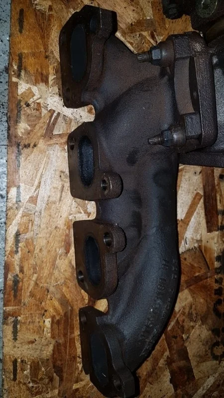 Коллектор выпускной Peugeot 3008 2011