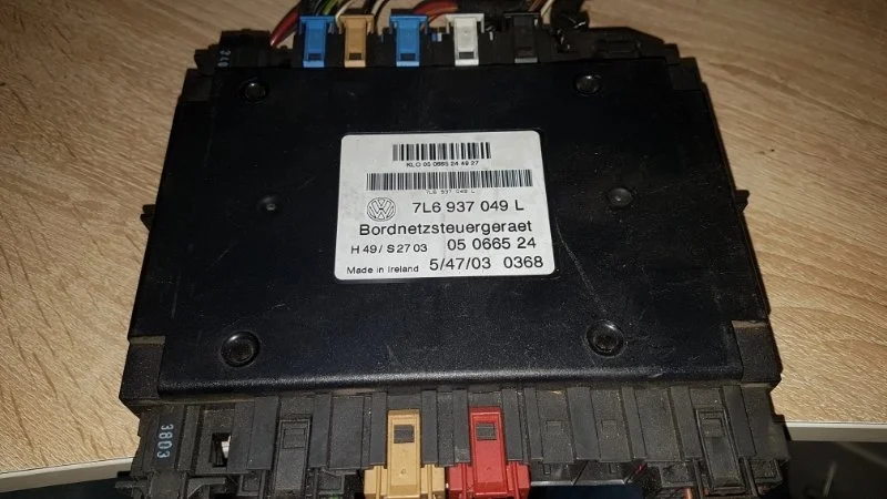 Блок управления бортовой сети Volkswagen Touareg 7L