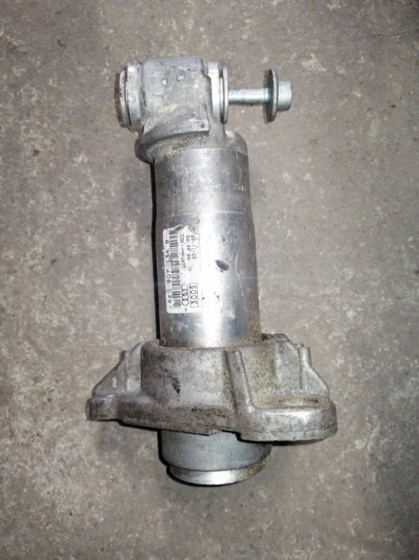 Крепление усилителя бампера Audi A4 2003 8E5