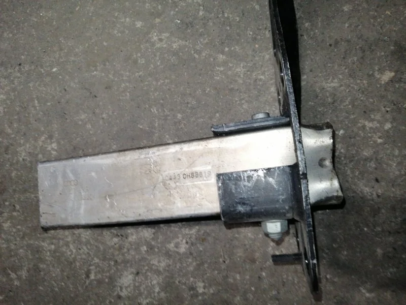 Крепление усилителя бампера Audi A6 2007 4F2