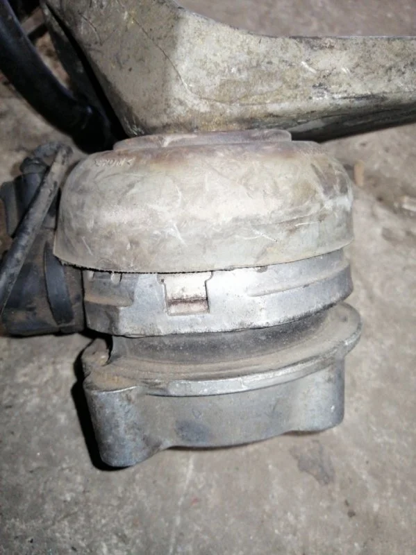 Опора двс Audi A8 D3