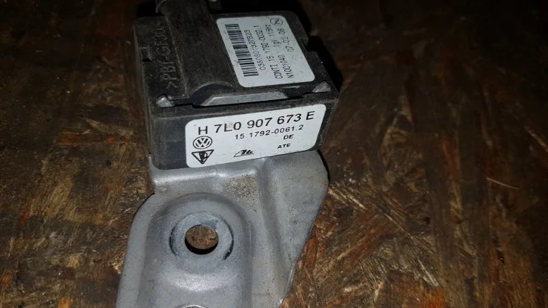 Датчик ускорения Volkswagen Touareg 2005 7L6