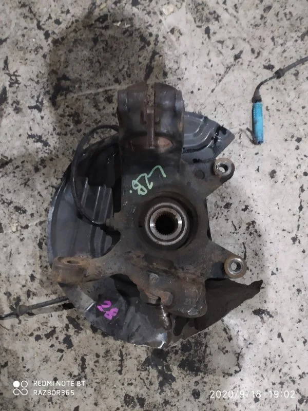 Кулак BMW X3 2004 E83