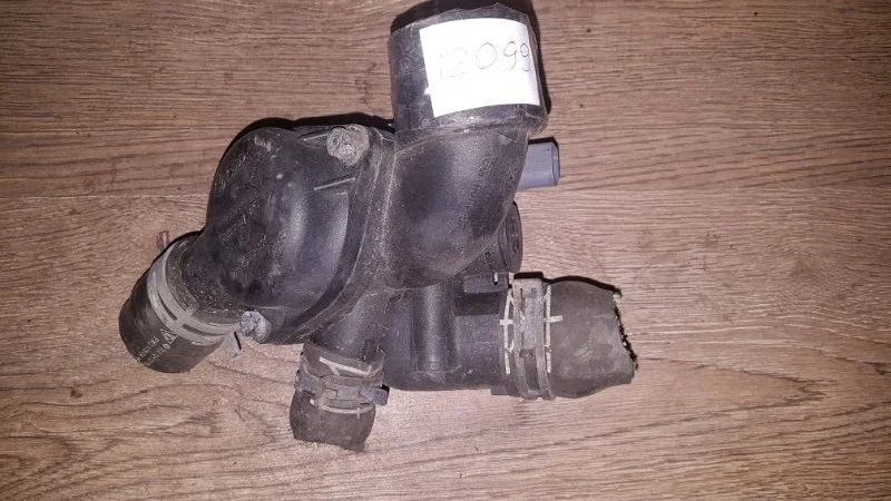 Корпус термостата Porsche Cayenne 2005