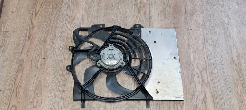 Вентилятор Citroen DS3 2011