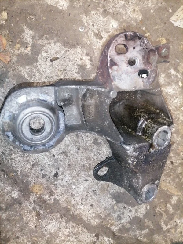 Кронштейн Audi A6 2003 4B2