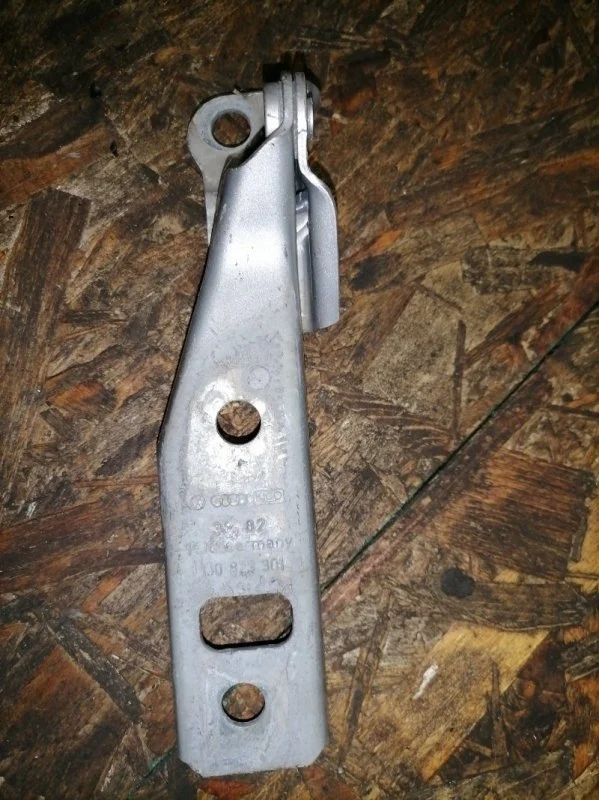 Петля капота Volkswagen Bora 2003 1J2