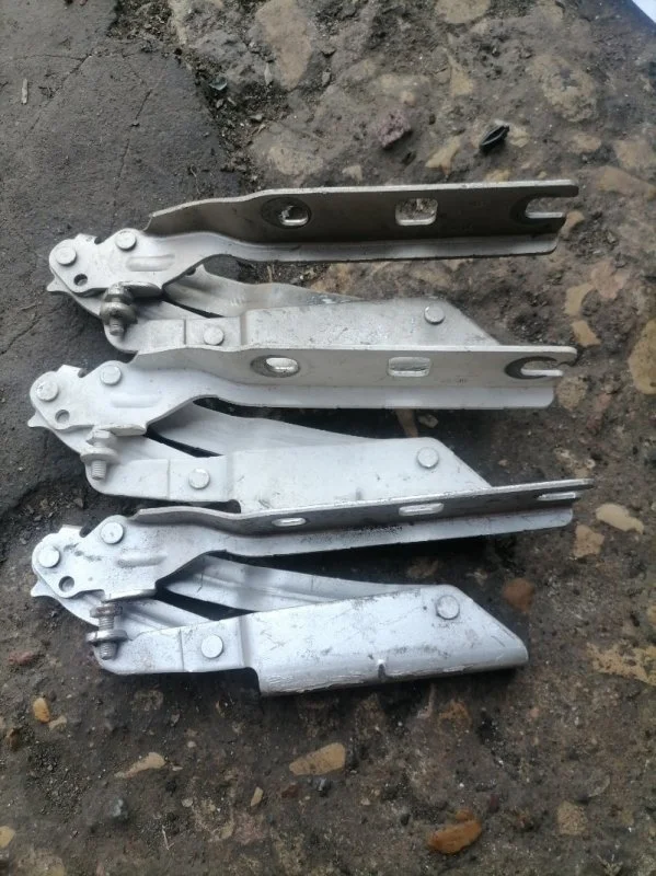 Петля капота Volkswagen Jetta 2008 1K2