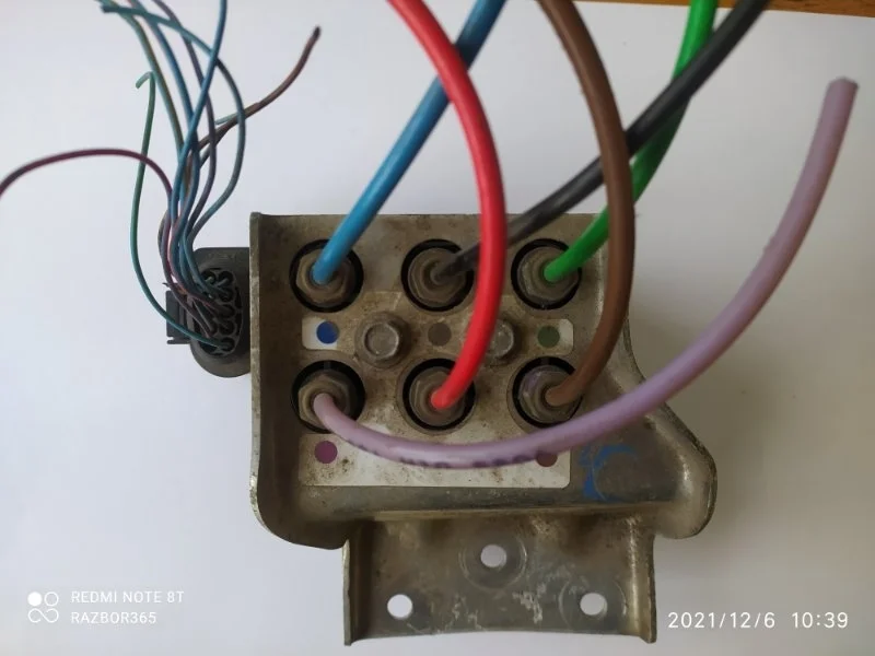 Блок клапанов пневмоподвески AUDi A8 2006 4E2