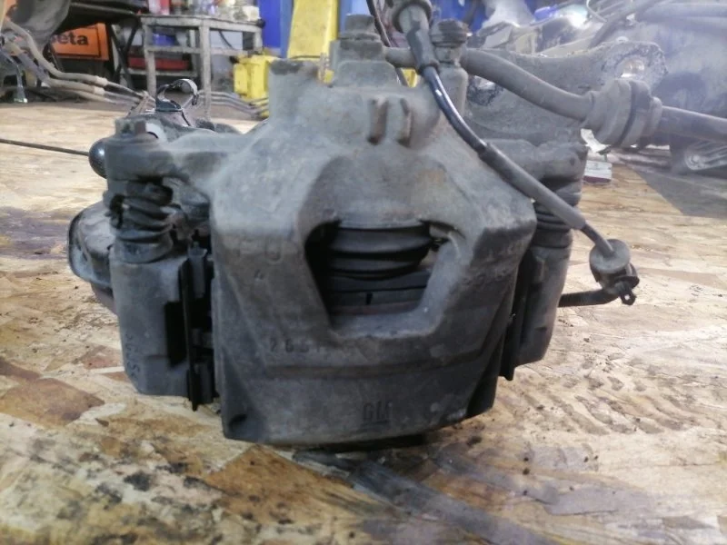 Суппорт Opel Astra 2013 J