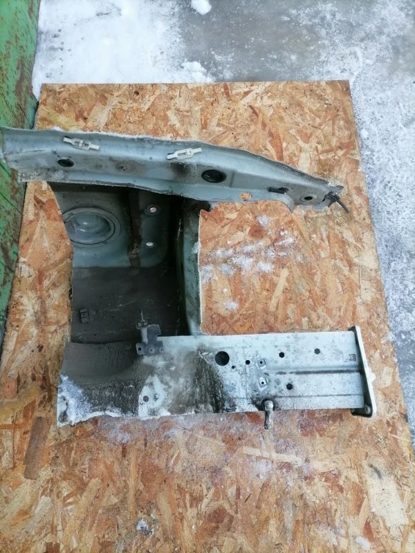 Лонжерон Audi A5 2010 8T3