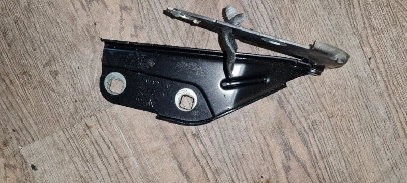 Петля капота Porsche Cayenne 2009 957