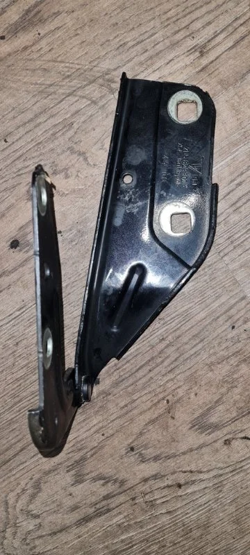 Петля капота Porsche Cayenne 2009 957