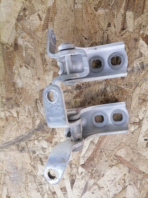 Петля двери Opel Astra 2013 J