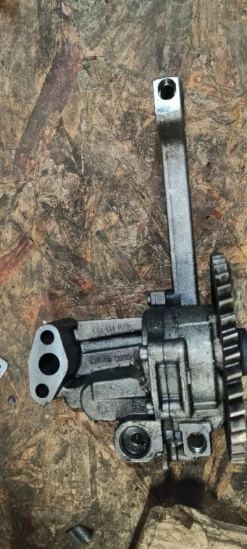 Насос масляный Volkswagen Touareg 7L