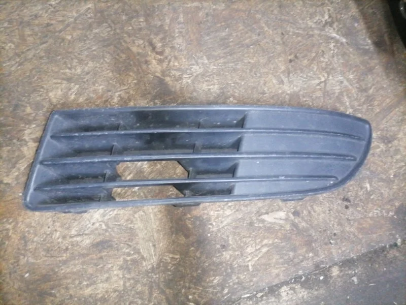 Решетка бампера Volkswagen Polo 2007 9N1