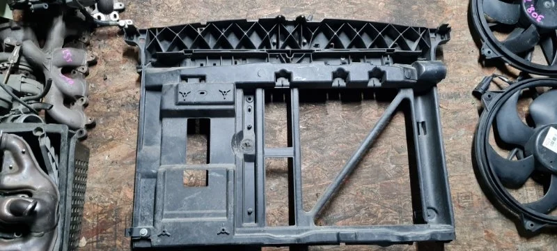 Панель передняя Peugeot 1007 2008