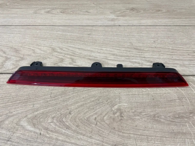 Фонарь в крышку багажника Audi Q7 2007-2015 4L